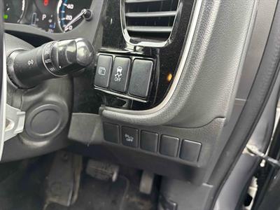2017 Mitsubishi OUTLANDER - Thumbnail