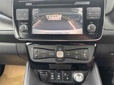 2018 Nissan LEAF - Thumbnail