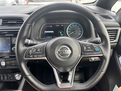 2018 Nissan LEAF - Thumbnail