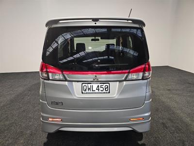 2013 Mitsubishi Delica - Thumbnail
