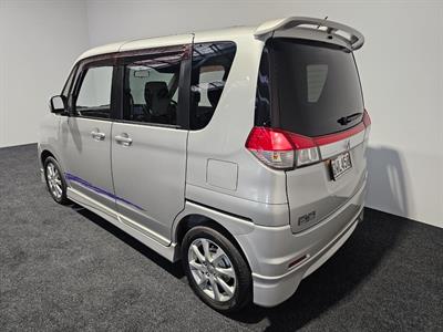 2013 Mitsubishi Delica - Thumbnail