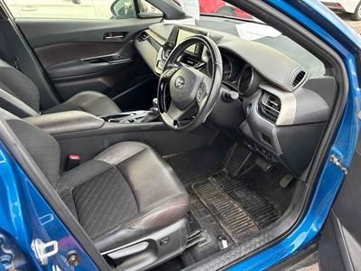 2017 Toyota C-HR - Thumbnail