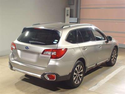 2017 Subaru Outback - Thumbnail