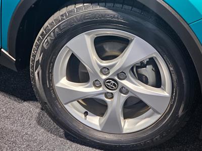 2017 Toyota C-HR - Thumbnail