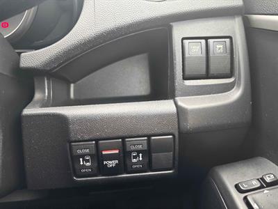 2013 Mazda PREMACY - Thumbnail