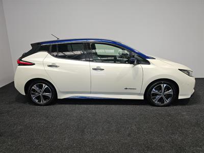 2018 Nissan LEAF - Thumbnail