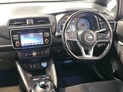 2018 Nissan LEAF - Thumbnail