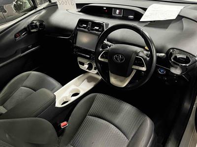 2018 Toyota Prius - Thumbnail