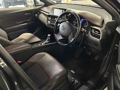 2017 Toyota C-HR - Thumbnail