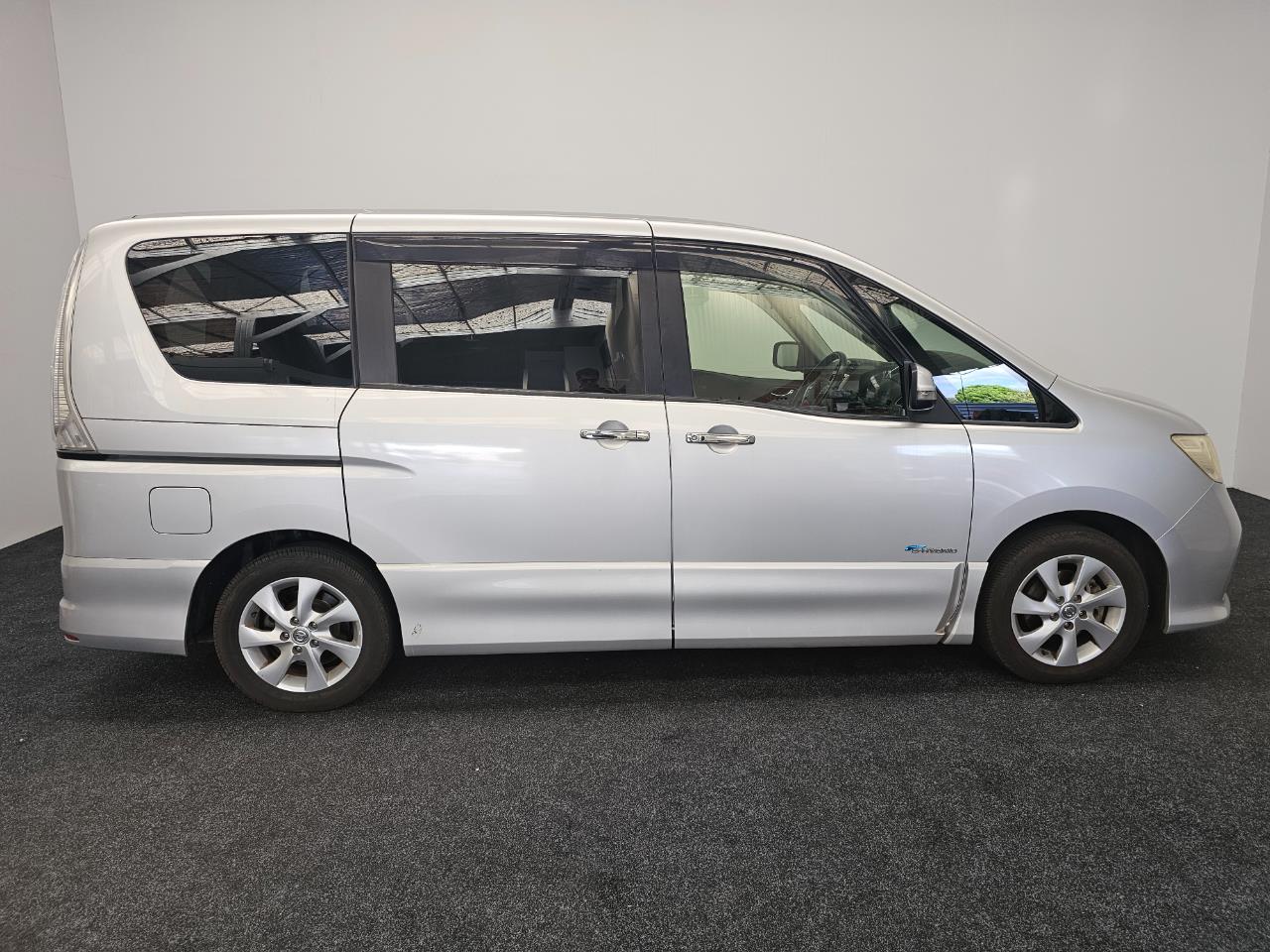 2012 Nissan SERENA