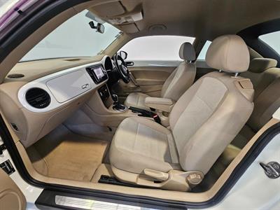2013 Volkswagen Beetle - Thumbnail