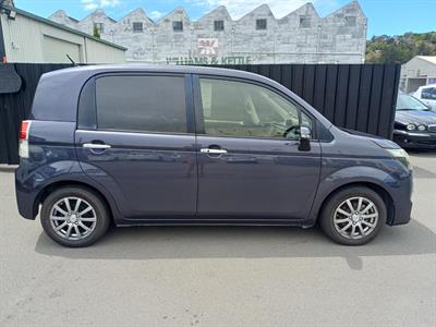 2014 Toyota SPADE - Thumbnail