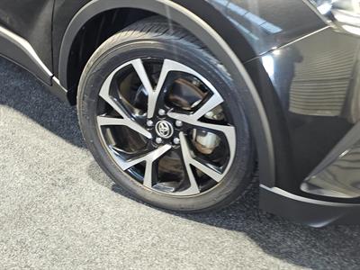 2017 Toyota C-HR - Thumbnail
