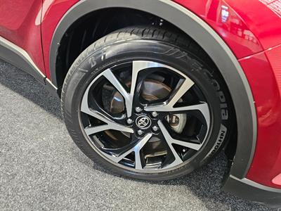 2017 Toyota C-HR - Thumbnail