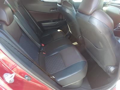 2017 Toyota C-HR - Thumbnail