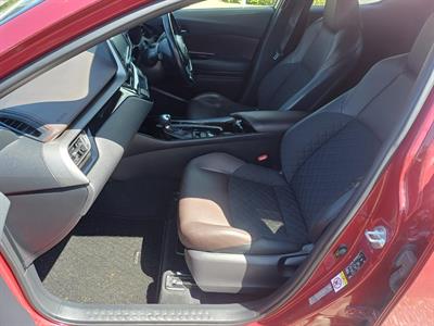 2017 Toyota C-HR - Thumbnail