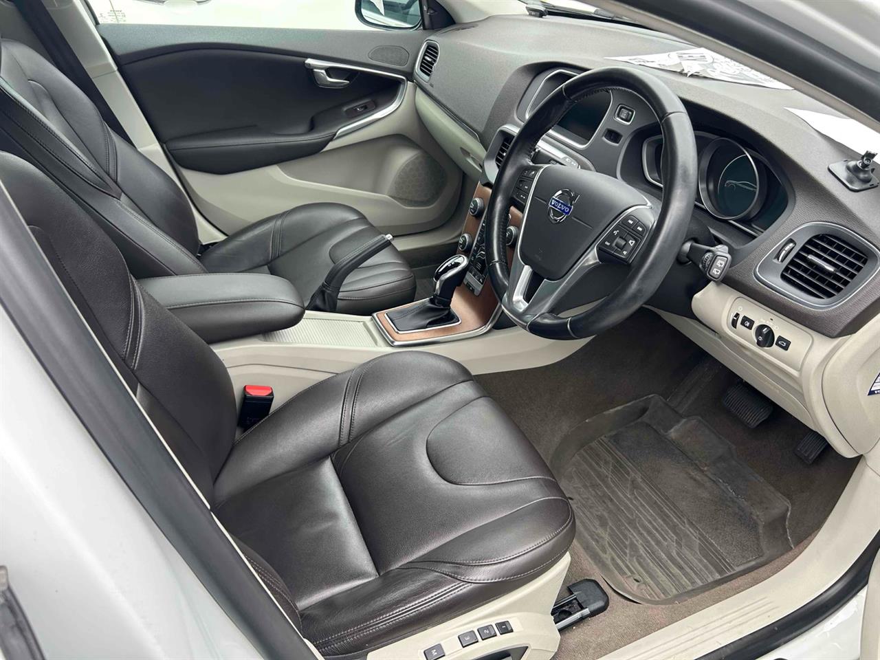 2015 Volvo V40