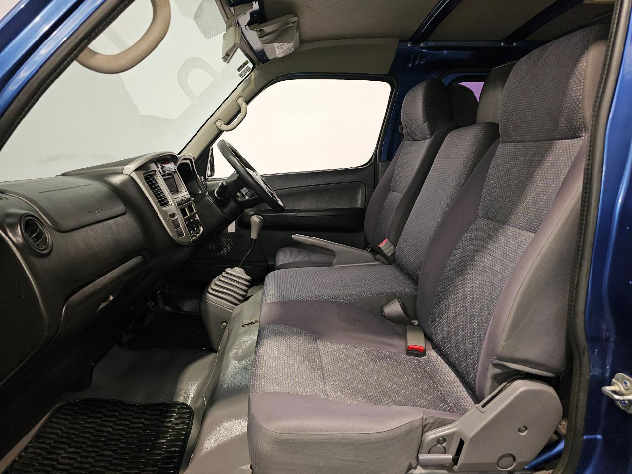 2008 Nissan Urvan