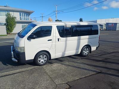 2010 Toyota Hiace - Thumbnail