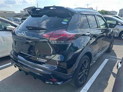 2020 Nissan KICKS - Thumbnail