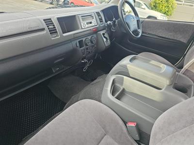 2010 Toyota Hiace - Thumbnail