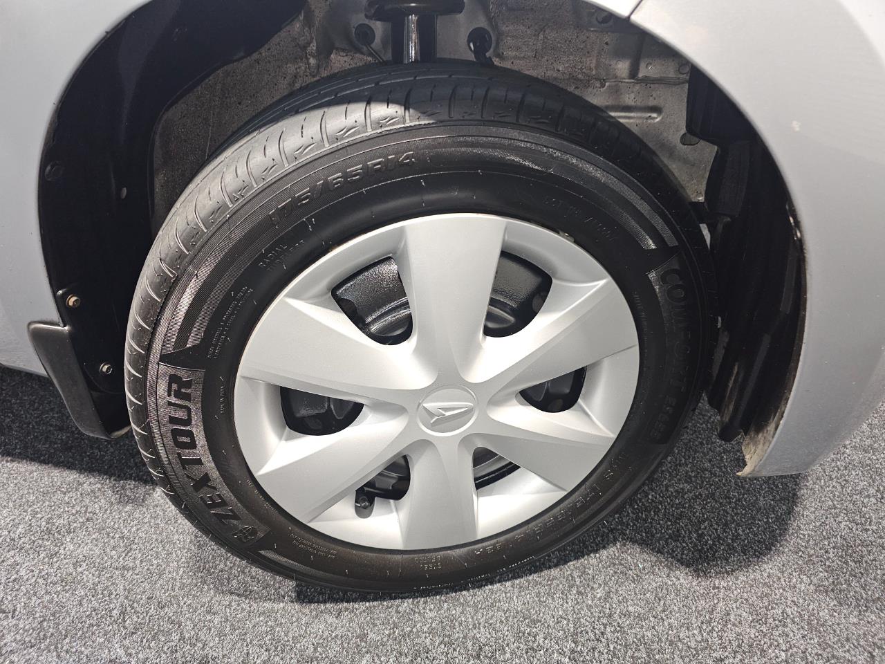 2008 Daihatsu Sirion
